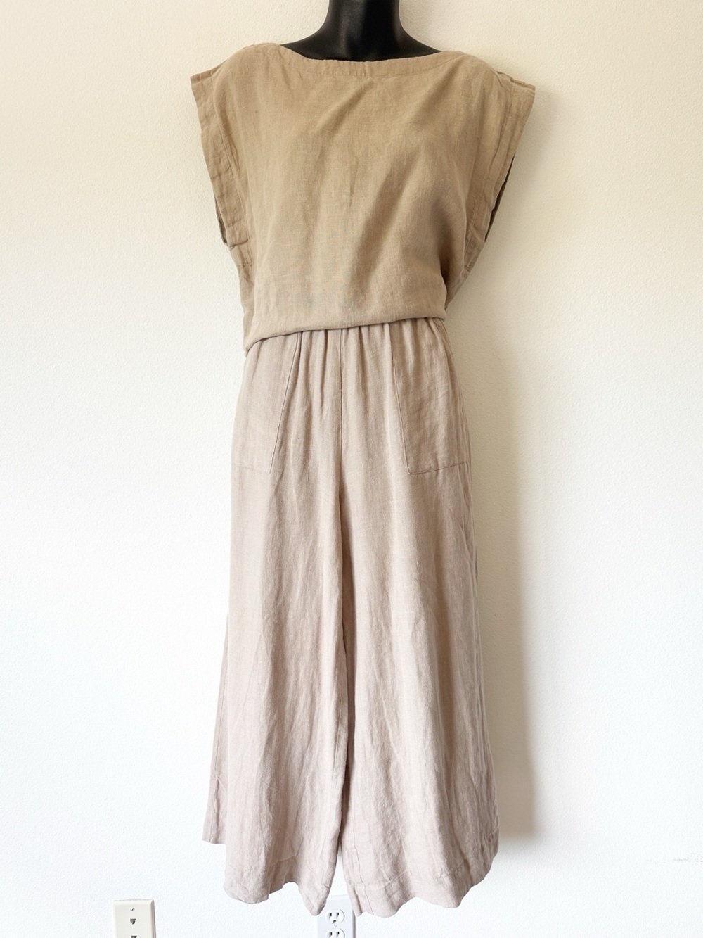Laude the Label Tank and Pant set Linen - Picture 2 of 16